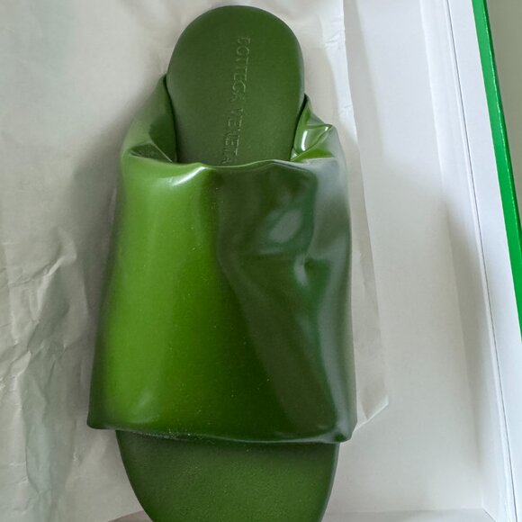 Bottega Veneta Green Cushion Slides - Picture 5 of 6
